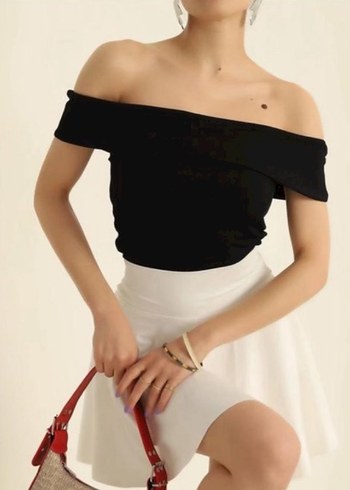 Siyah Mini Kadın Bluz, Kayık Yaka, Kısa Kollu - Görsel 2