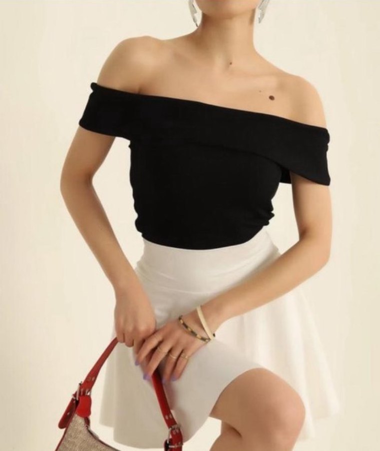 Siyah Mini Kadın Bluz, Kayık Yaka, Kısa Kollu - Görsel 2