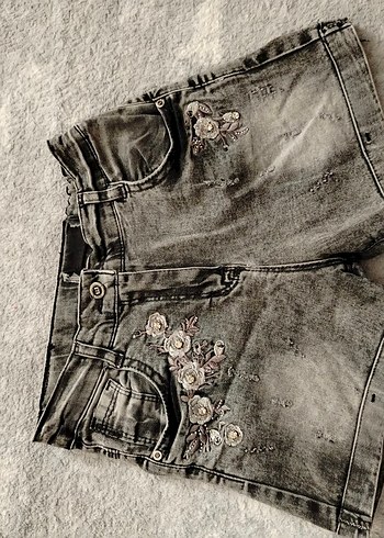 kız çocuk kot şort yırtık vs yoktur 4-5 yaş - Görsel 3