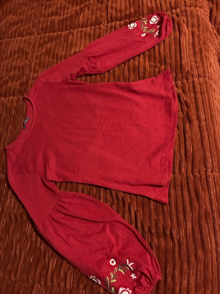 Nakışlı kırmızı kadın bluz temiz durumda - Görsel 4