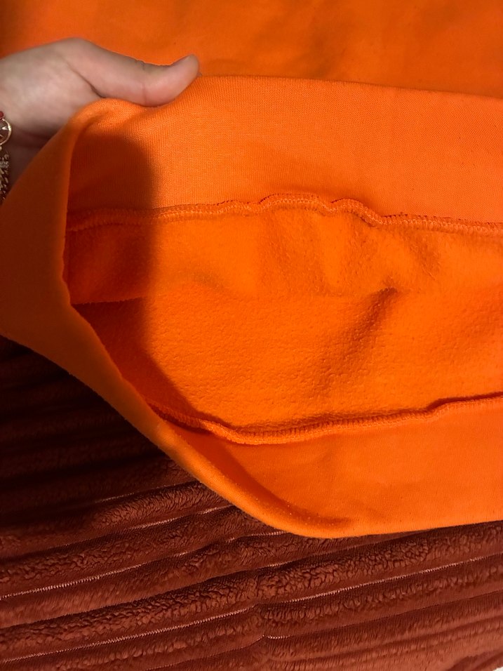 Turuncu sweat kadın erkek farketmez tiftiklenme var yırtık yok - Görsel 2