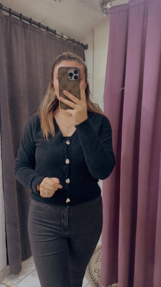 Düğmeli Siyah V Yaka Triko Hırka - Görsel 2