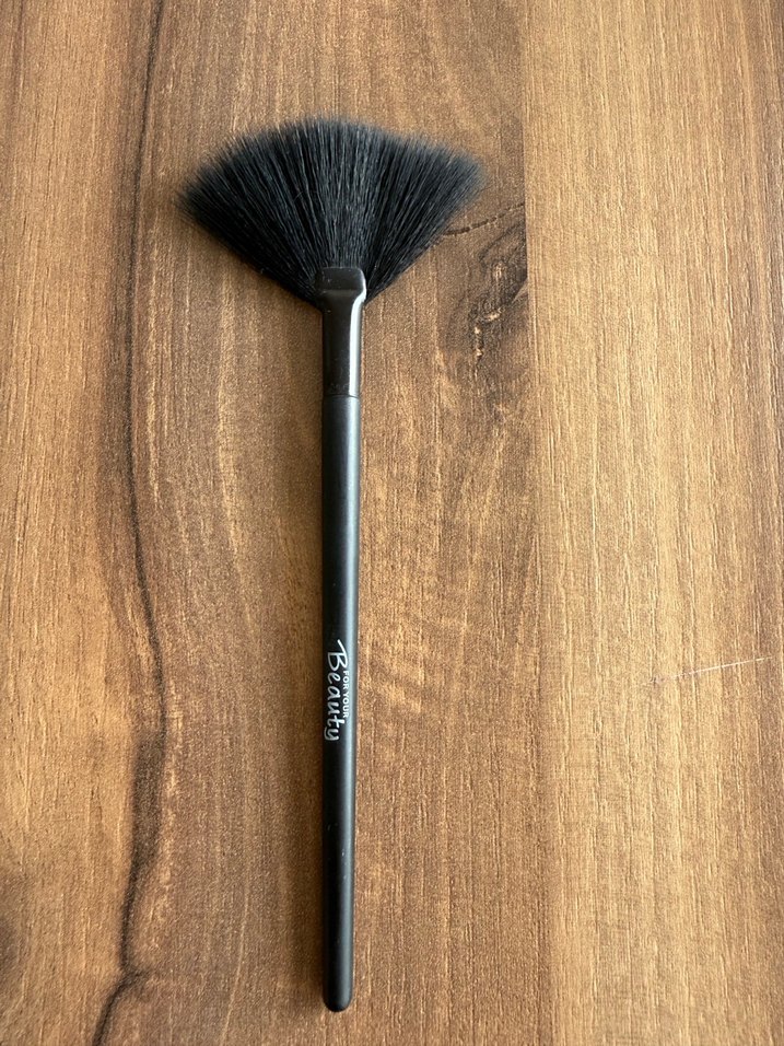 Siyah Yelpaze Makyaj Fırçası - Görsel 2