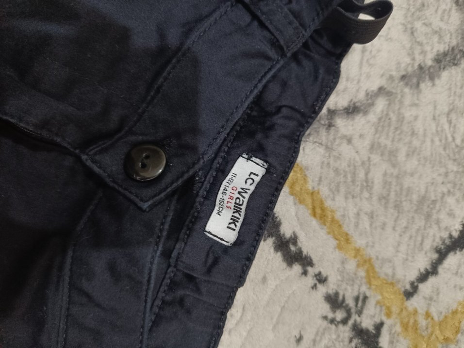 Kızlar için Siyah Fırfırlı Denim Şort - Görsel 2