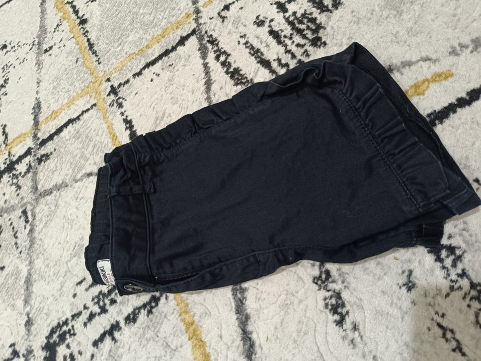 Kızlar için Siyah Fırfırlı Denim Şort - Görsel 3