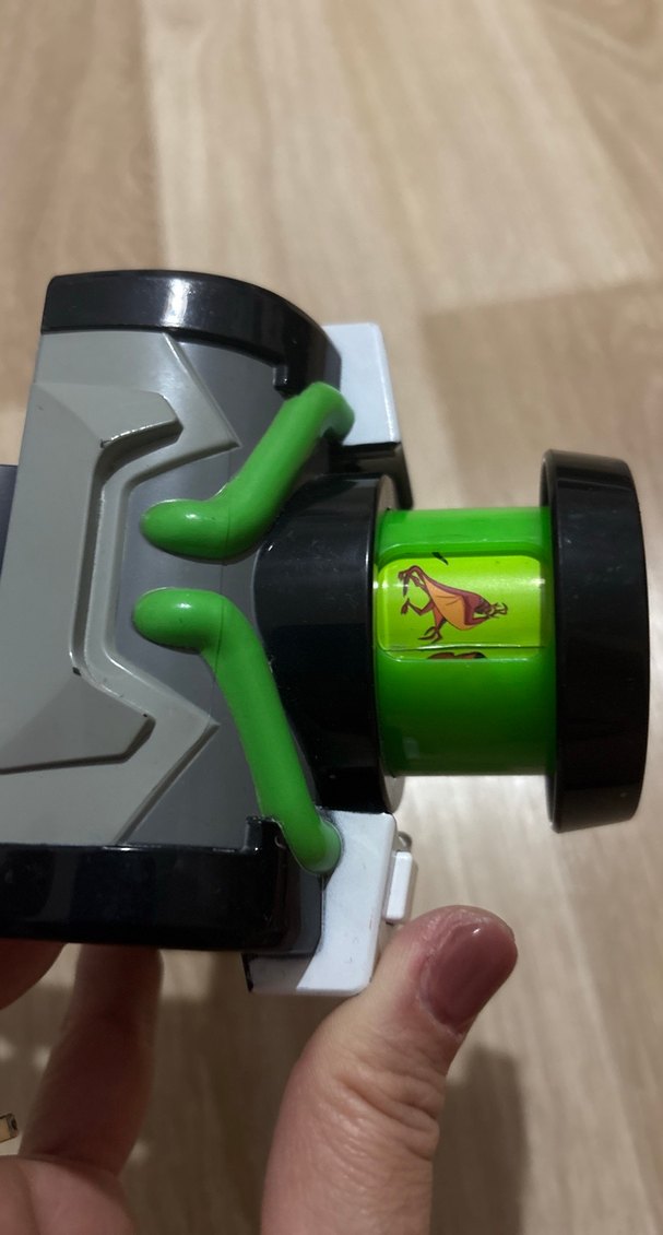 Yeşil ve Gri Aksiyon Figürü Bileklik - Görsel 3