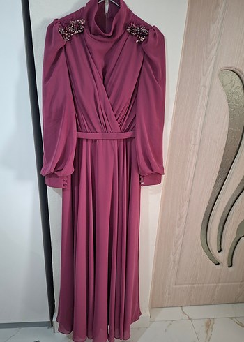 Uzun Mor Drapeli Tesettür Abiye Elbise - Görsel 4