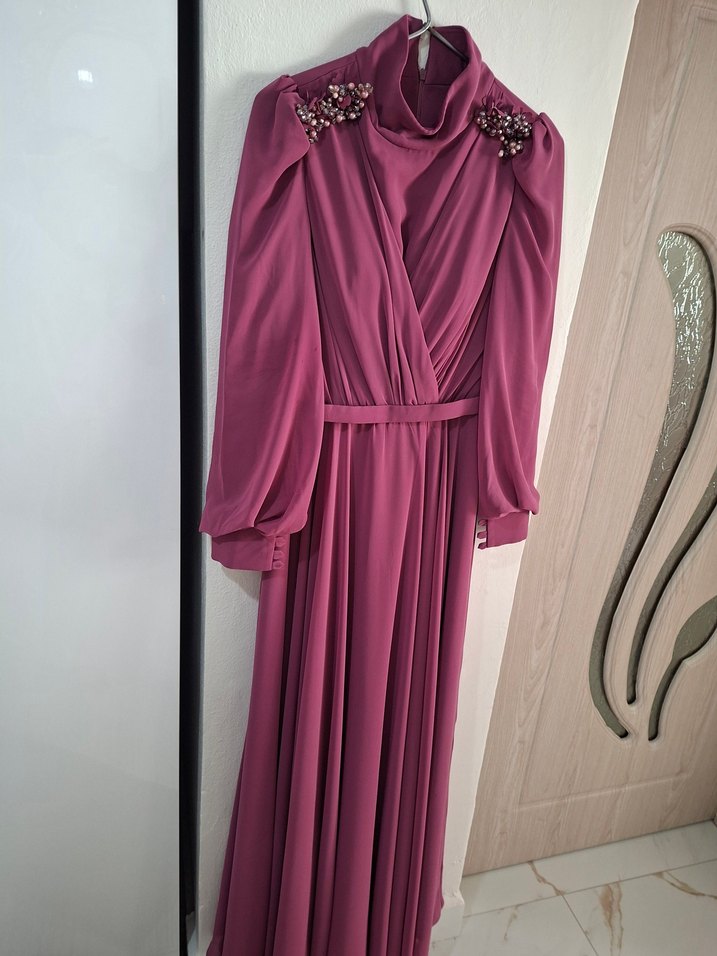 Uzun Mor Drapeli Tesettür Abiye Elbise - Görsel 3