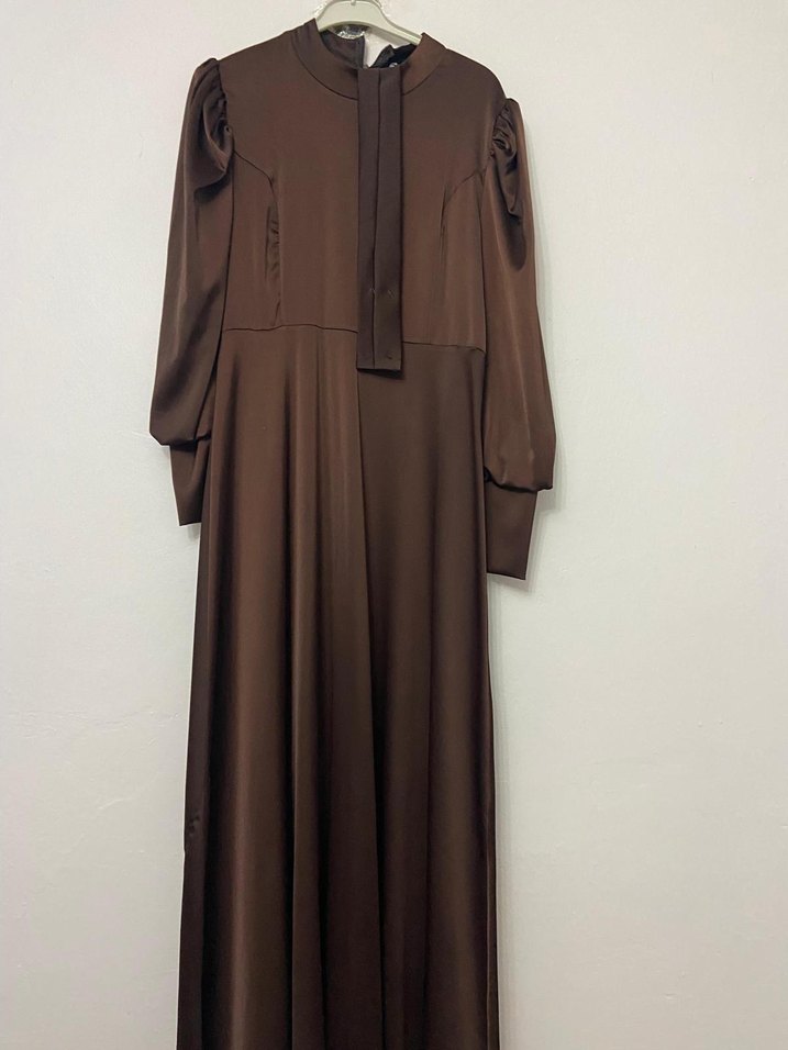 Kahverengi Uzun Kollu Saten Elbise - Görsel 2