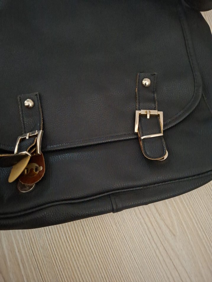 Siyah Deri Tokalı Kadın Çanta - Görsel 3