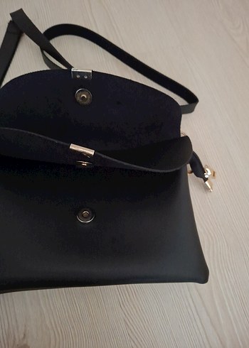 Siyah Fermuarlı Minimalist Kadın Çantası - Görsel 3