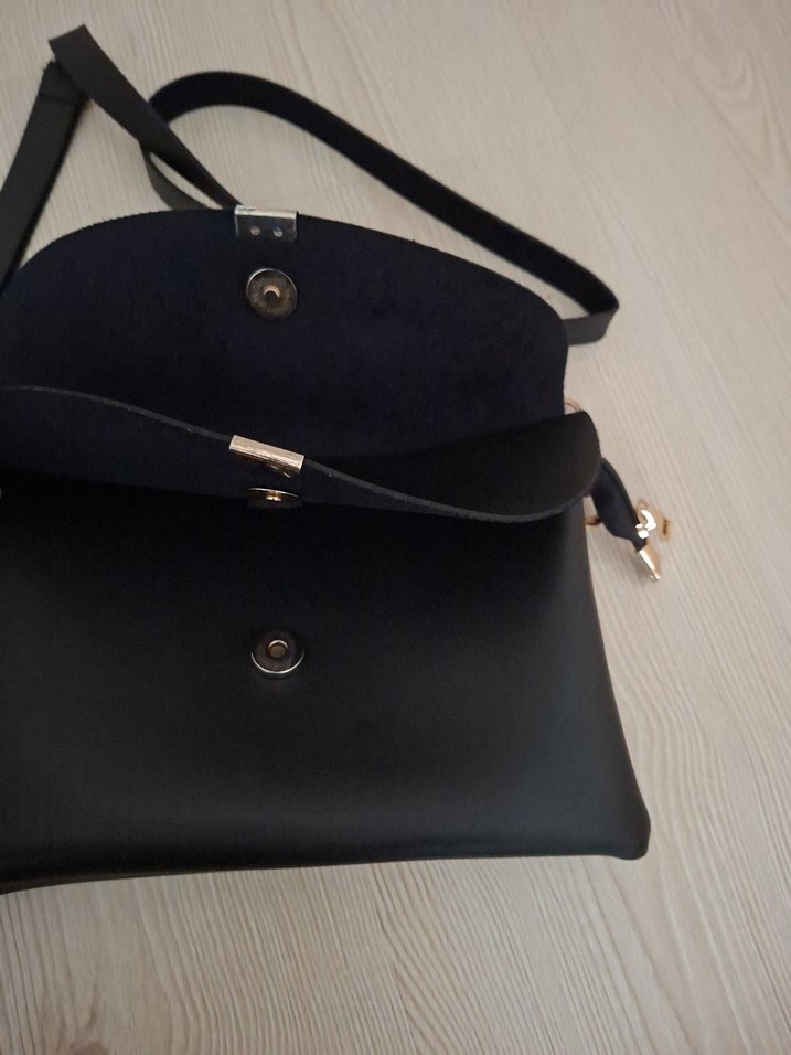 Siyah Fermuarlı Minimalist Kadın Çantası - Görsel 3