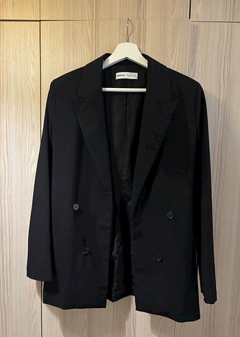 Bershka Kadın Siyah Düğmeli Blazer