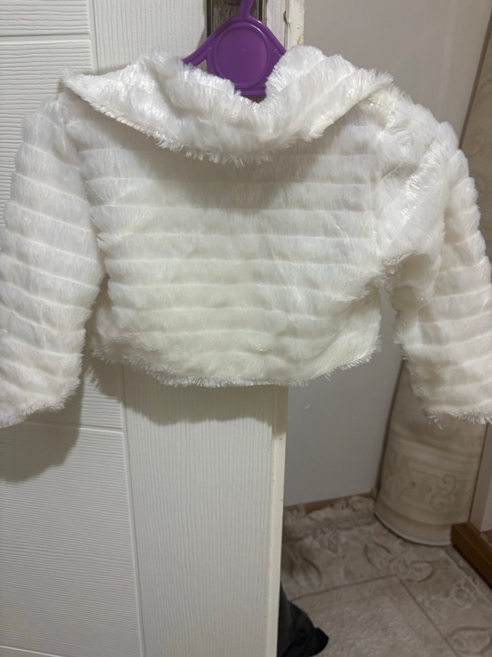 Kız Çocuk Beyaz Kürk Detaylı Bolero - Görsel 4