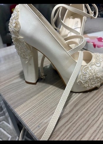 Dantel İşlemeli Beyaz Platform Topuklu Kadın Ayakkabı - Görsel 3