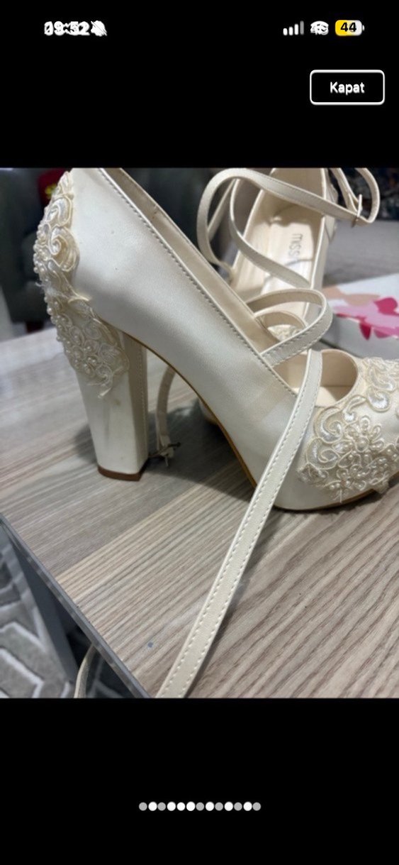 Dantel İşlemeli Beyaz Platform Topuklu Kadın Ayakkabı - Görsel 3