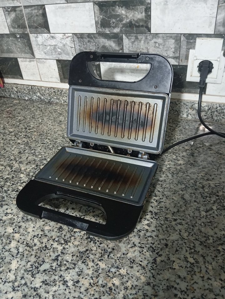 Siyah Kiwi Tost Makinesi - Görsel 3