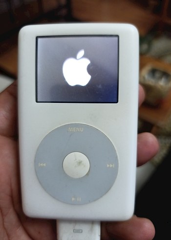 Beyaz iPod 5. nesil 20gb ve Şarj Kablosu - Görsel 6