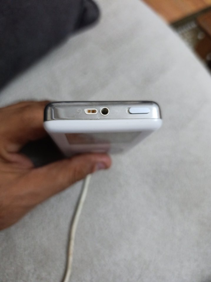 Beyaz iPod 5. nesil  20gb ve Şarj Kablosu - Görsel 2