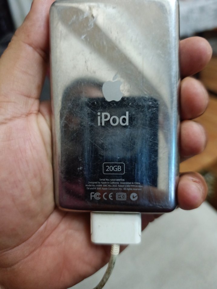 Beyaz iPod 5. nesil  20gb ve Şarj Kablosu - Görsel 3