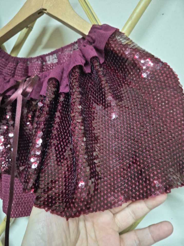 Parlak bordo Fırfırlı  pelerin - Görsel 4