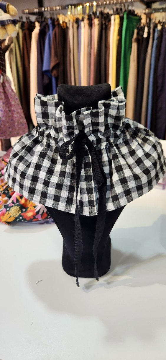 Siyah Gri Fırfırlı tak çıkar boyunluk - Görsel 2