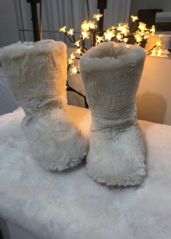 Beyaz- krem ev botu - Görsel 2