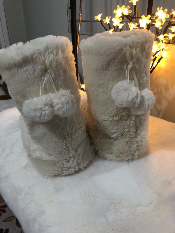 Beyaz- krem ev botu - Görsel 3