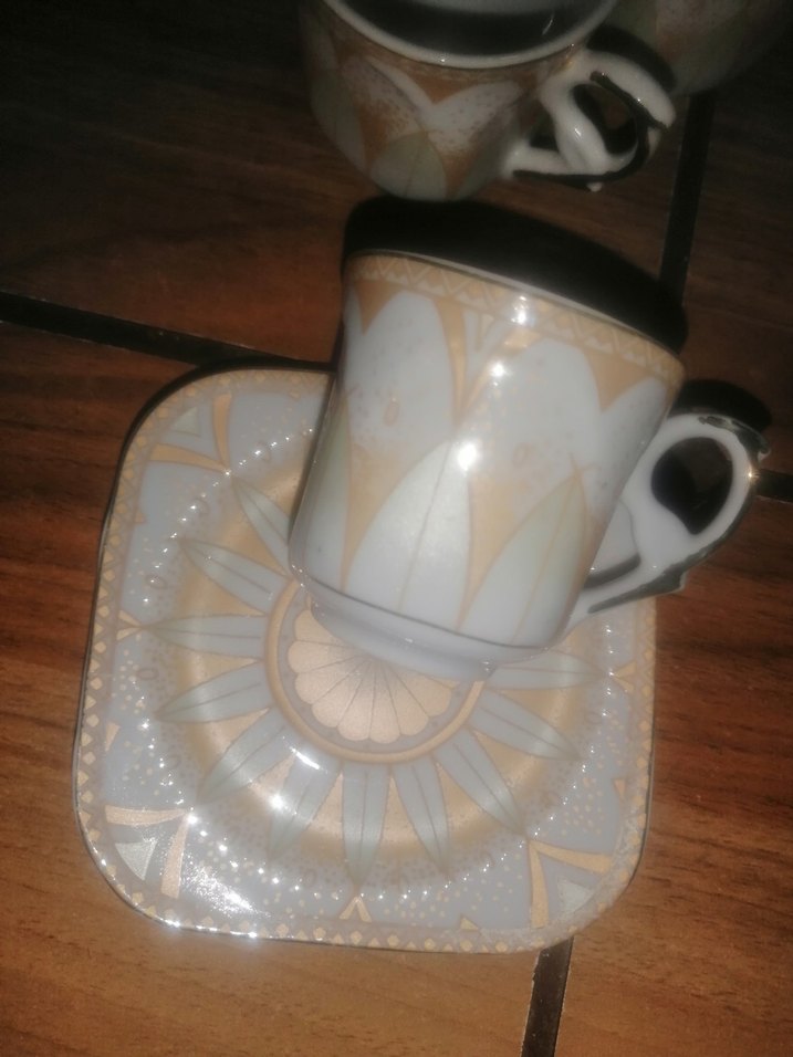 Beyaz ve Açık Desenli Fincan Takımı - Görsel 3