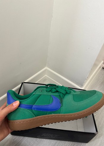 Nike Sneaker