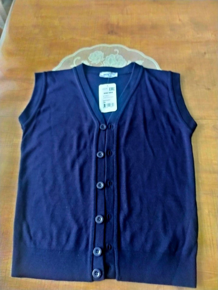 Erkek Çocuk Düğmeli V Yaka Süveter - Görsel 2