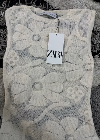 Zara Bohem Çiçek Desenli Kolsuz Triko üst