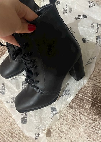 Siyah topuklu bot - Görsel 2