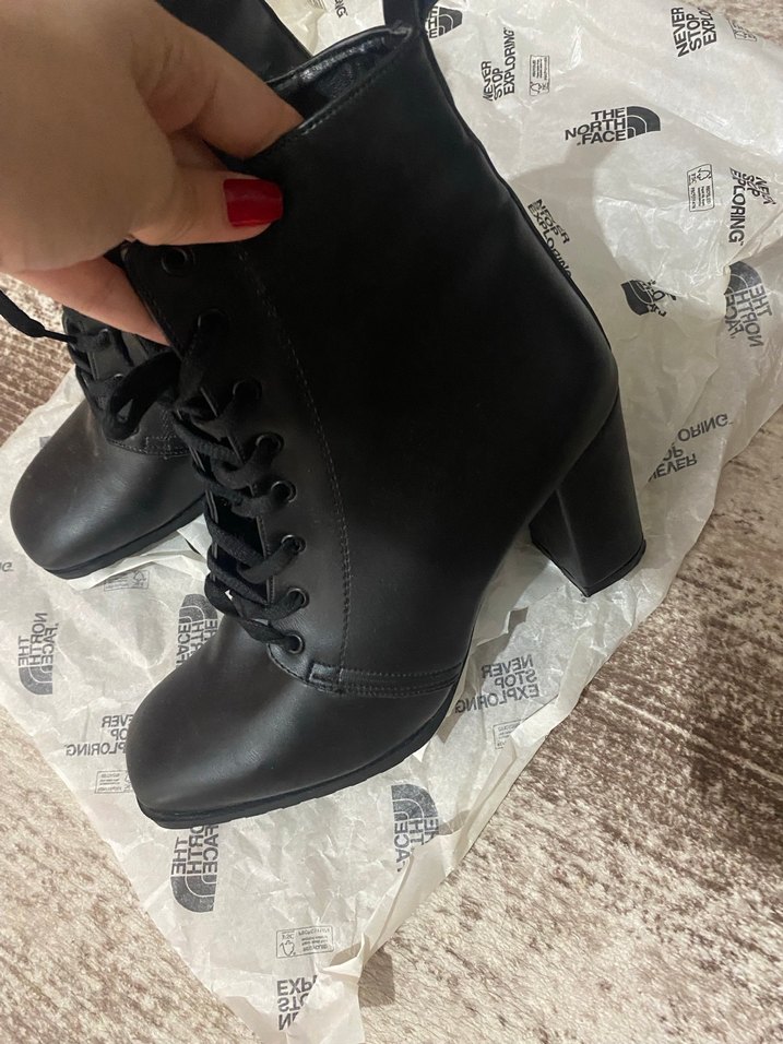 Siyah topuklu bot - Görsel 2