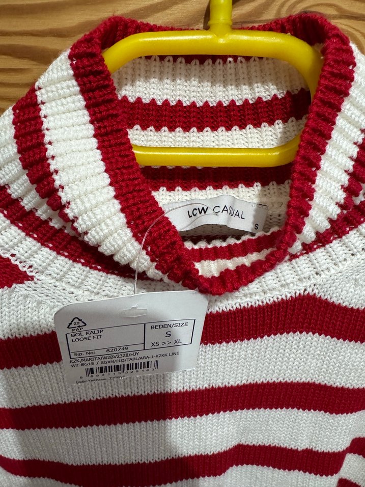 Kırmızı Çizgili Örgü Kadın Kazak - Görsel 4