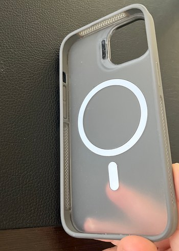 İPhone 13-14 Düğmeli Beyaz Gri Telefon Kılıfı - Görsel 2