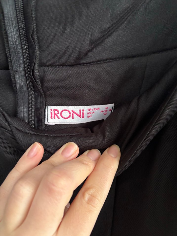 Drapeli Siyah Mini V Yaka Gotik Elbise - Görsel 2