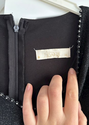 Siyah Nakışlı Mini simli  Kolsuz Elbise - Görsel 3