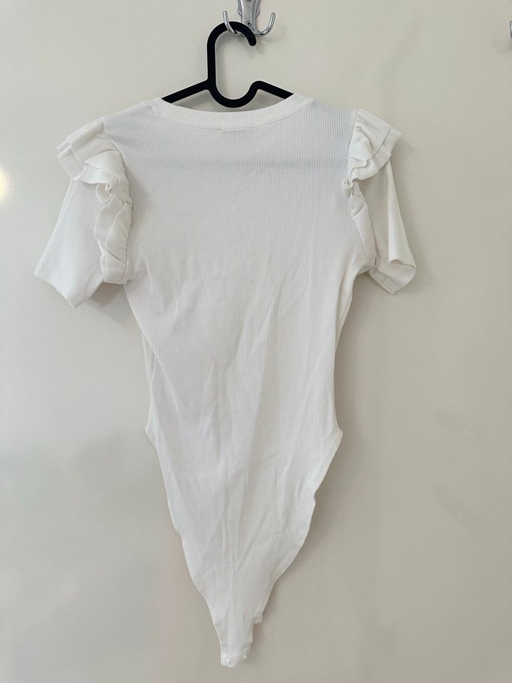 Kısa Kollu Fırfırlı Beyaz kadın Body - Görsel 4