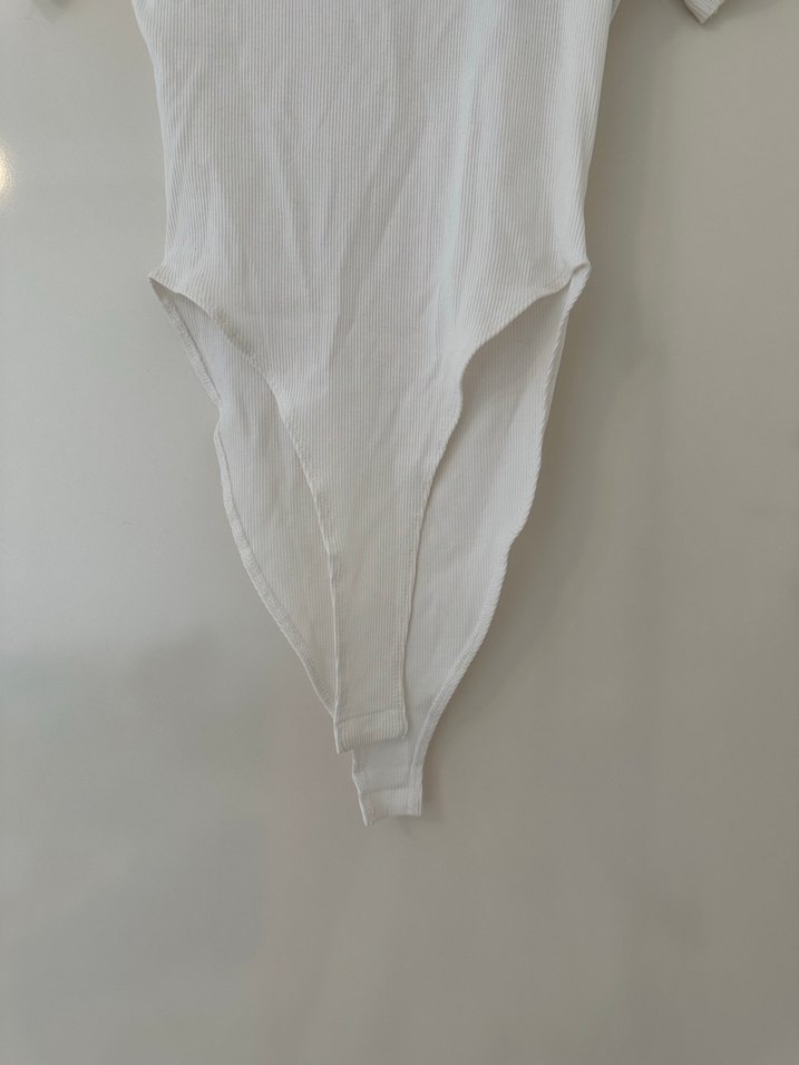 Kısa Kollu Fırfırlı Beyaz kadın Body - Görsel 3