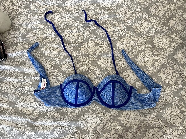 Mavi bikini üstü