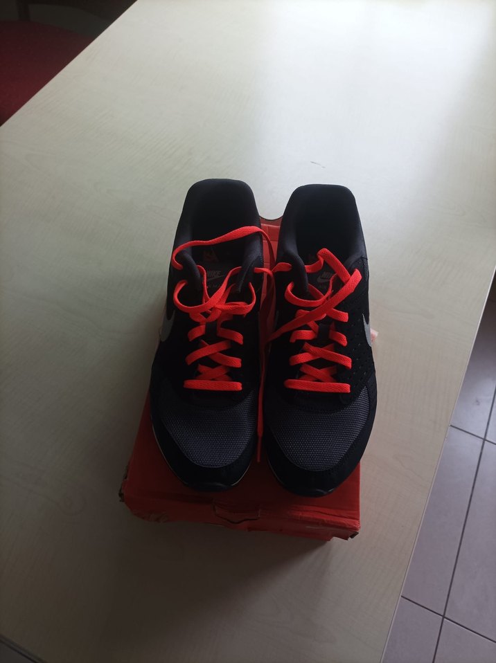 Kırmızı Siyah Spor Ayakkabı Nike - Görsel 3