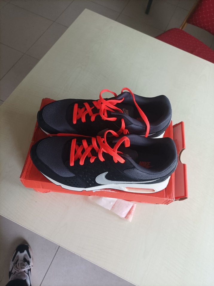 Kırmızı Siyah Spor Ayakkabı Nike - Görsel 2