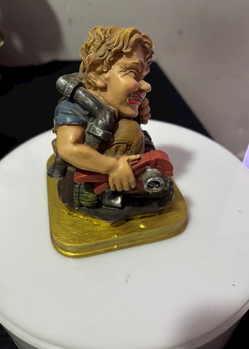 Altın Renkli Karakter Figürü - Görsel 2