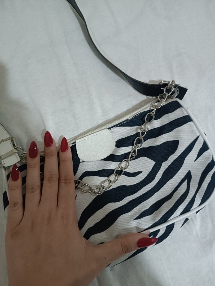 Zebra Desenli Zincir Detaylı Kadın Çanta - Görsel 2