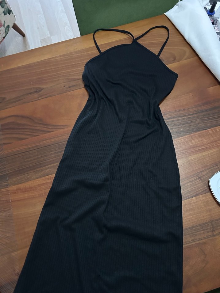 Siyah boyun detaylı, uzun elbise - Görsel 3