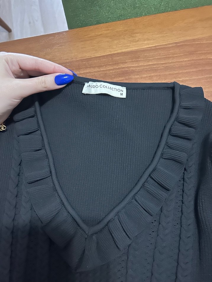 MUDO Fırfırlı V Yaka Siyah Triko Bluz - Görsel 2