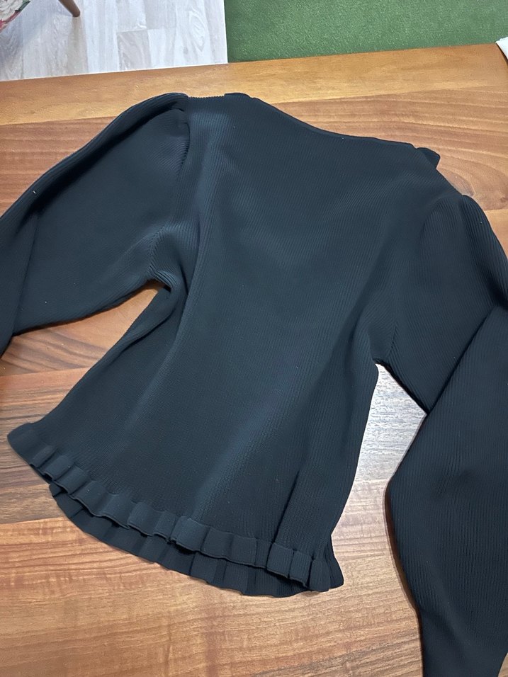 MUDO Fırfırlı V Yaka Siyah Triko Bluz - Görsel 4