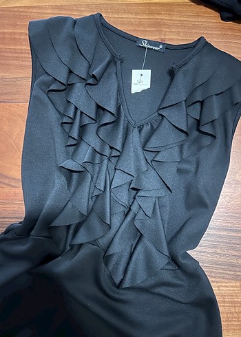 Siyah etiketli V Yaka Elbise - Görsel 2