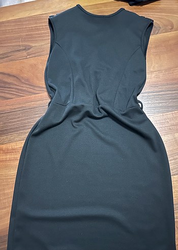 Siyah etiketli V Yaka Elbise - Görsel 3